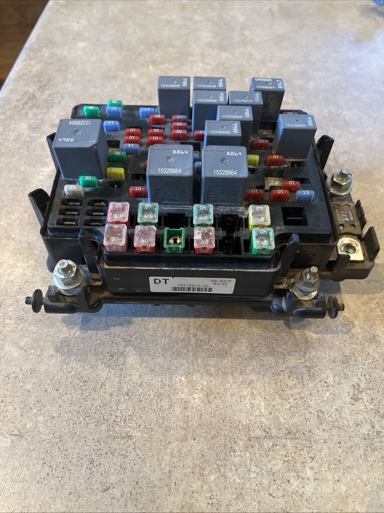 03-05 Chevrolet GMC 2500HD Duramax 6.6 LB7 FuseBox