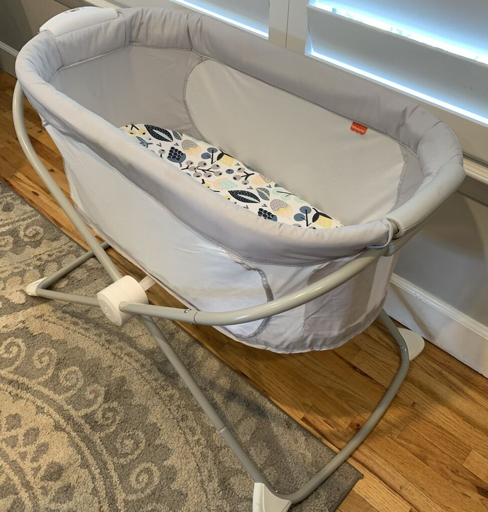 Fisher Price Soothing View Bassinet