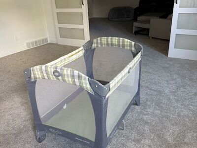 Baby Play Pen- Great Conditon!