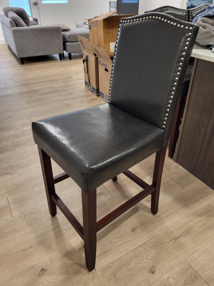 Set of 4 dining chairs $20