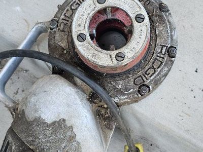 RIDGID Model 700, Power Drive Pipe Threader w/ 1/2" to 2" NPT Die Heads, Case and Support Arm