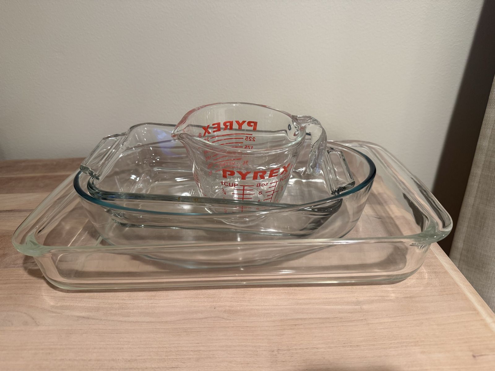 Pyrex Glass Bakeware Set and Measuring Cup