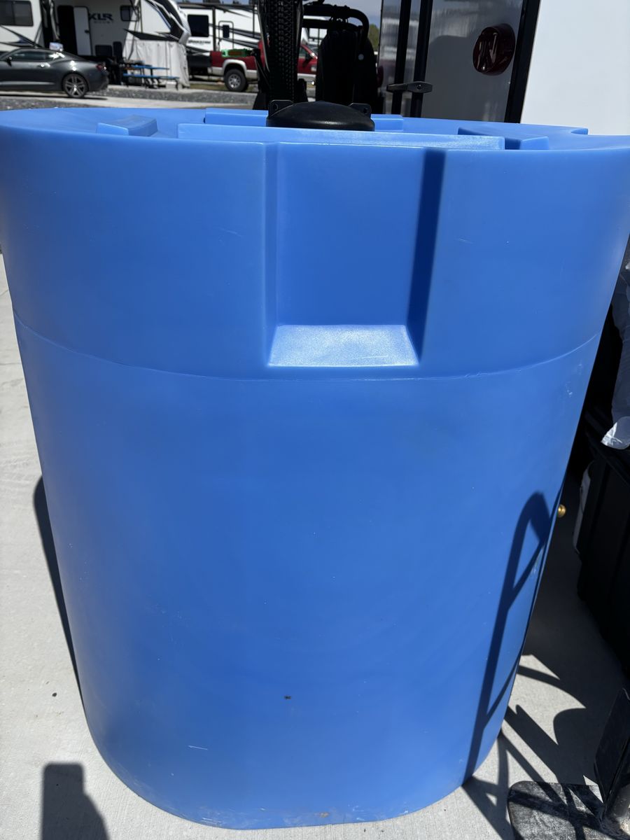 160 Gallon Water Tank