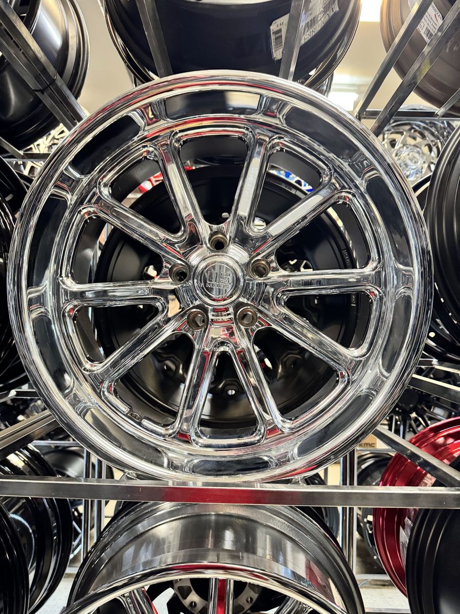 US Mags Rambler 20x8 Chrome Wheel lug pattern 5x127