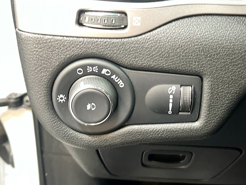 Main image 10
