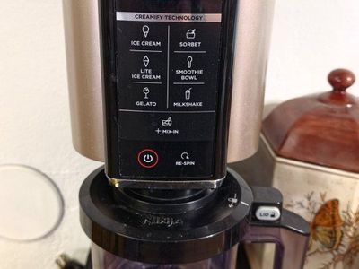 Ninja Creami ice cream maker
& Pints