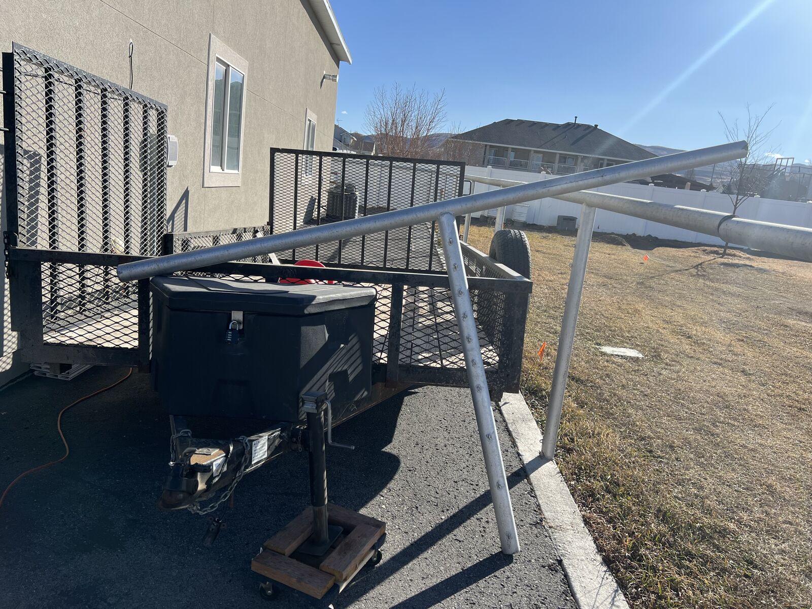 Drill pipe cable fencing