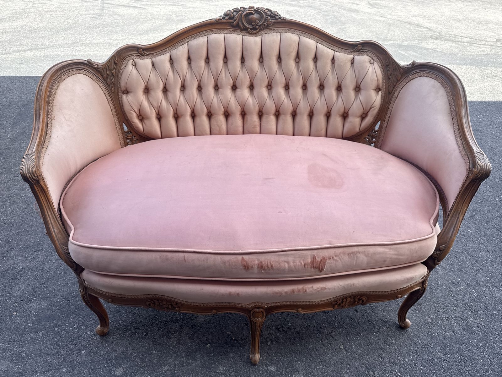 Antique Victorian carved settee, late 1800s to early 1900s. 