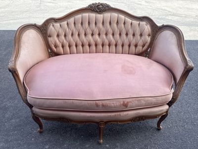 Antique Victorian carved settee, late 1800s to early 1900s.