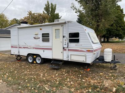 Fleetwood Terry 2000 Travel Trailer Bumper Pull - Good Condition, Ready for Adventures!
