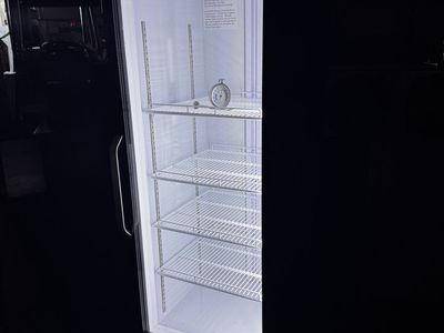 Free-Standing Display Showcase Refrigerator