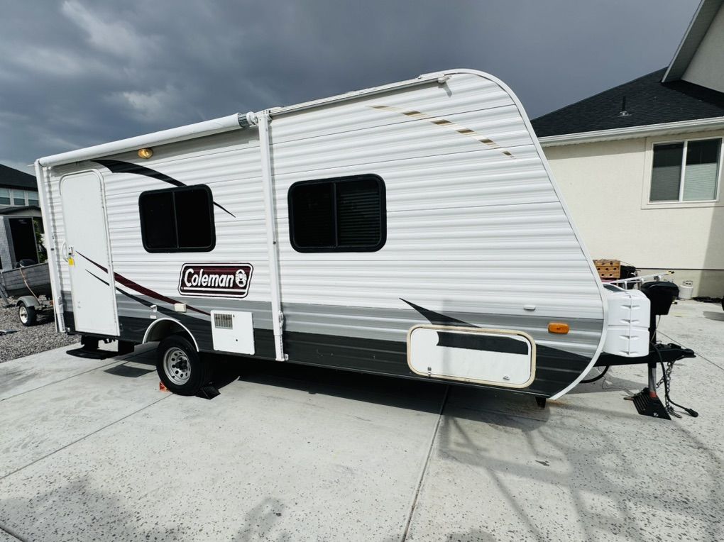 Mint Condition 2014 Coleman Expedition