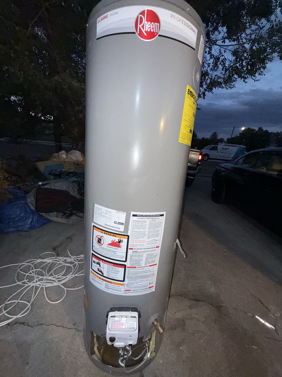 NEED GONE Rheem 40-Gal Gas Water Heater