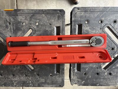 Tekton 3/4 Drive Torque Wrench 50-300 lb-ft