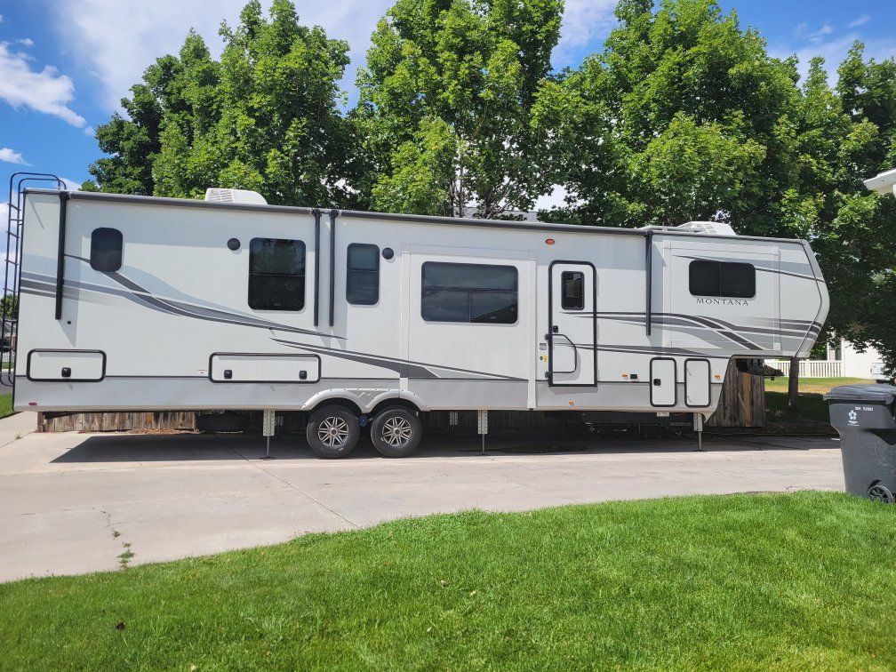 Keystone Montana Fifth Wheel RV 3761FL 41'