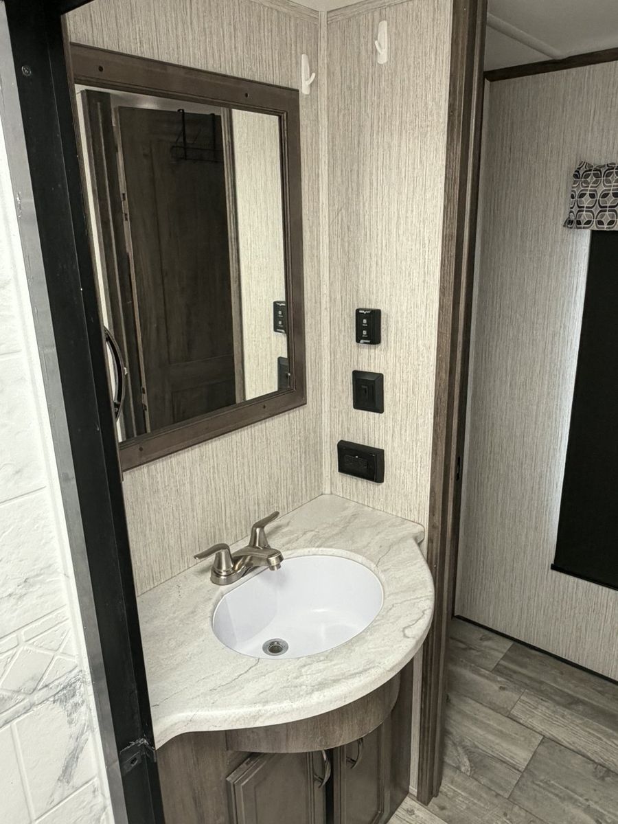 Main image 13