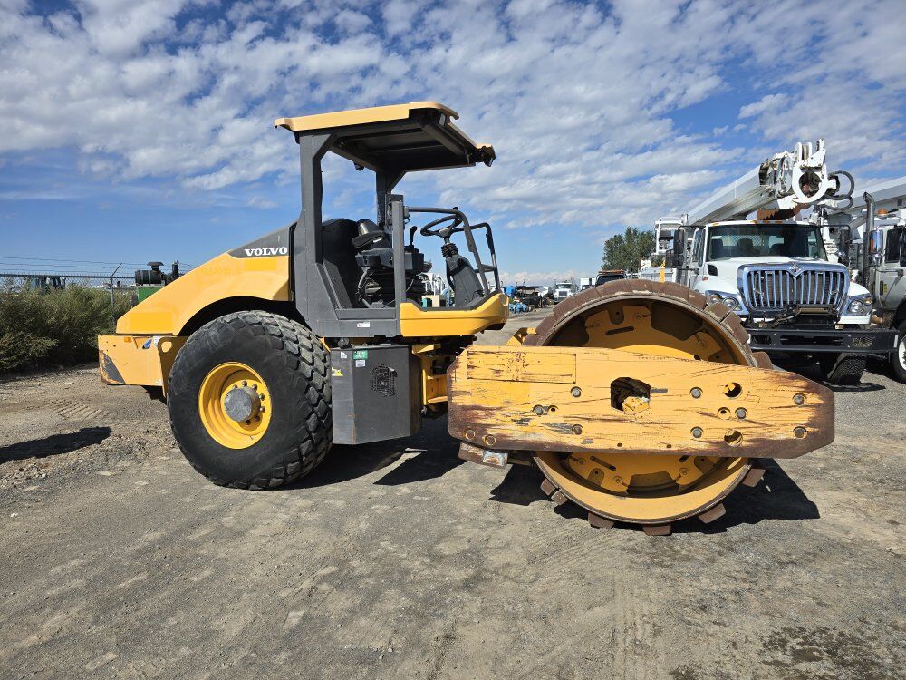 2018 Volvo SD115B 84" Vibratory Roller W/Padfoot