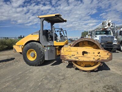 2018 Volvo SD115B 84" Vibratory Roller W/Padfoot