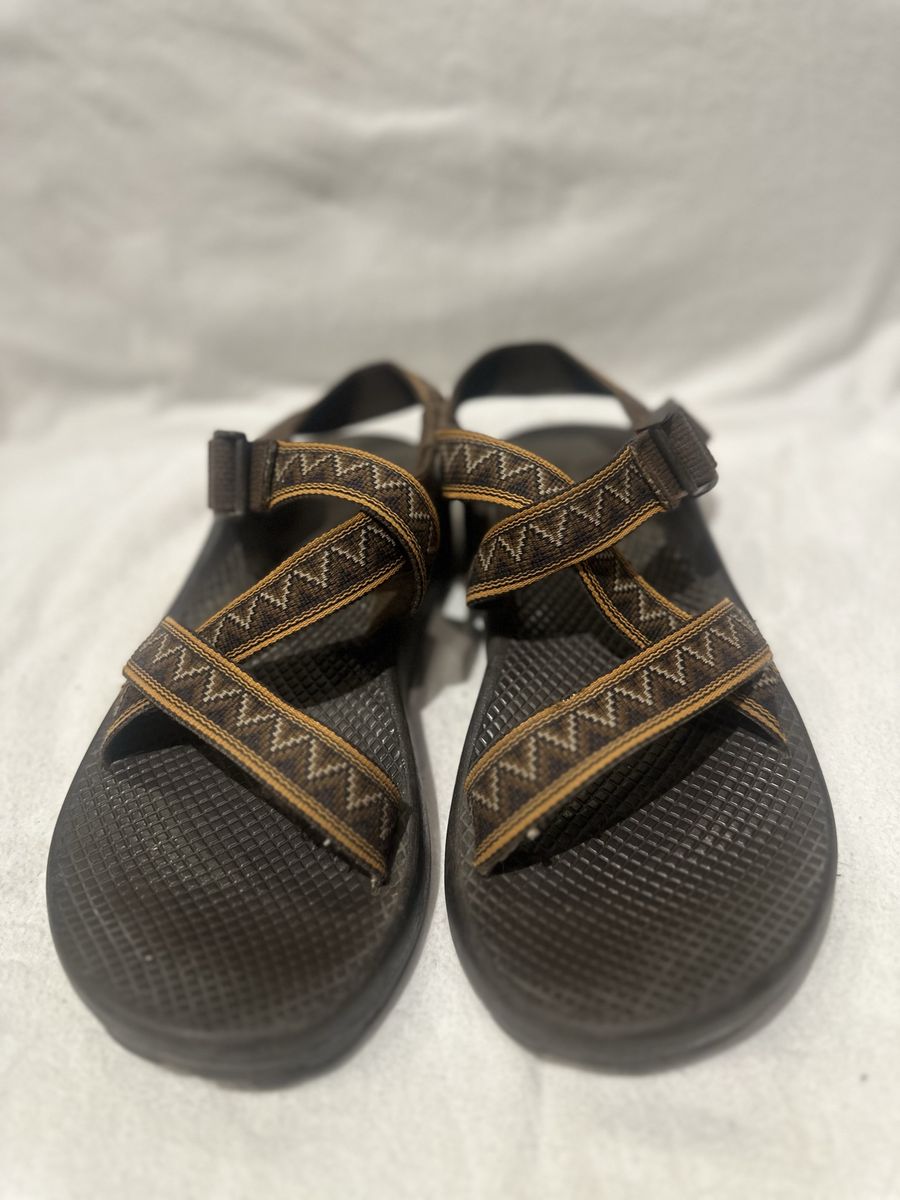 Chaco men’s size 9 brown and orange hiking sandals