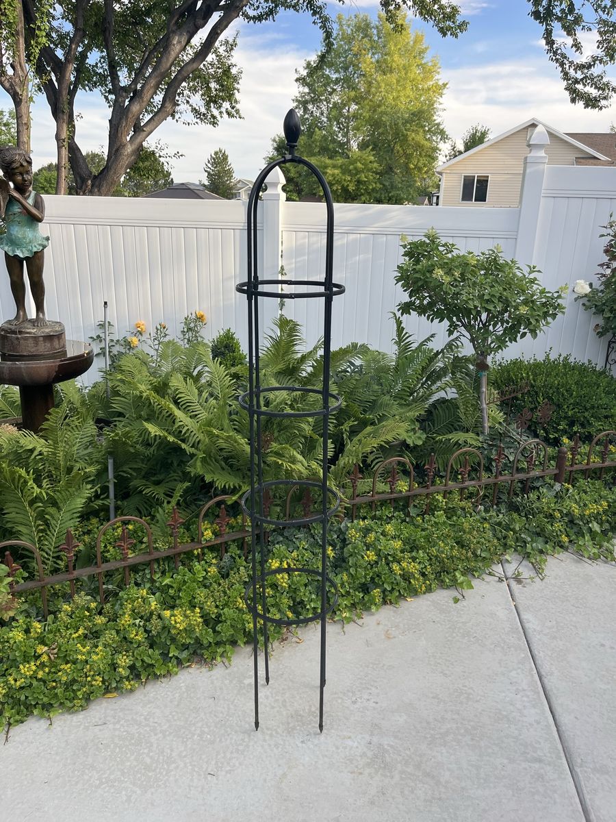 Garden trellis about 6 foot tall. It is plastic. Was used for a clematis.
