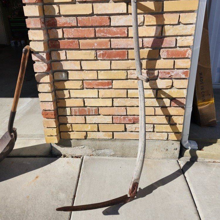 Vintage Scythe in fair condtion
