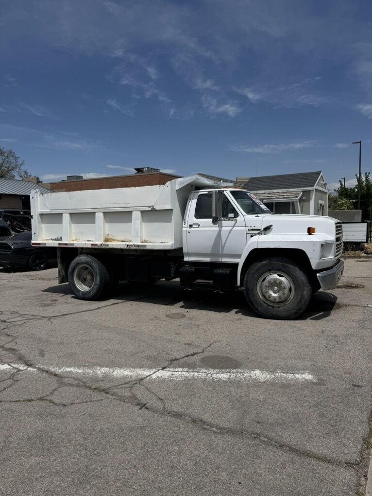 1990 Ford F700 Diesel Dump Truck