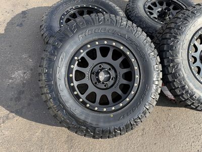 17” Method 6 Lug 6x5.5 | 6x139 33” Nitto 285/70R17