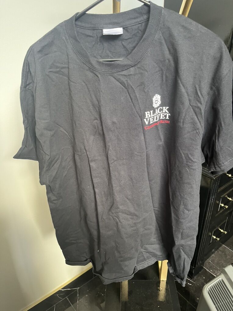 Brand New Vintage Black Velvet Whiskey T-shirt