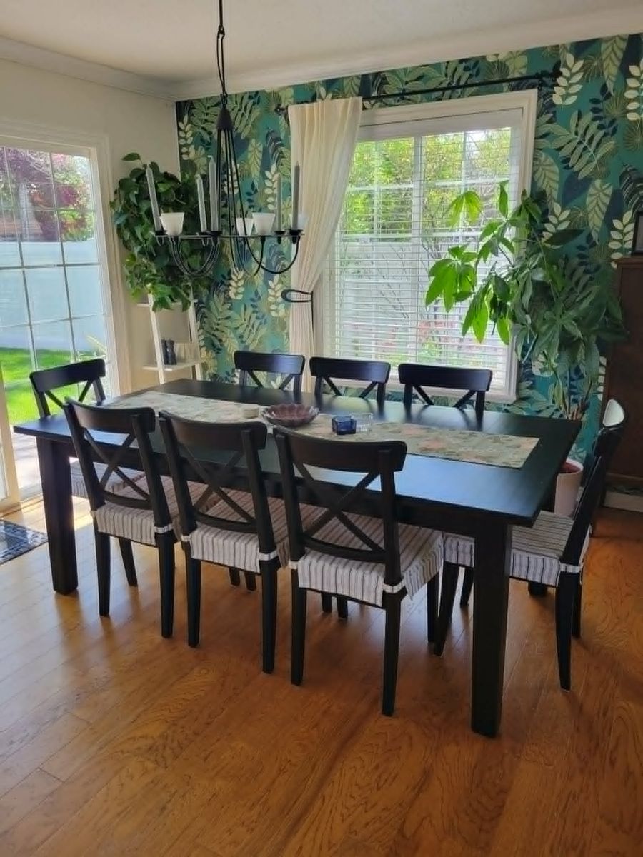 Dining table, large with 8 chairs!