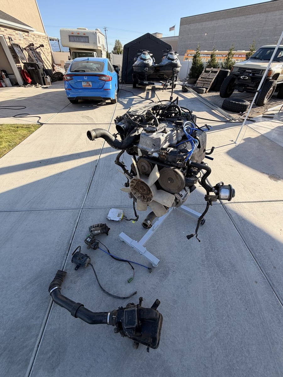 Complete 22RE *With Harness, Intake, Pulley System etc*