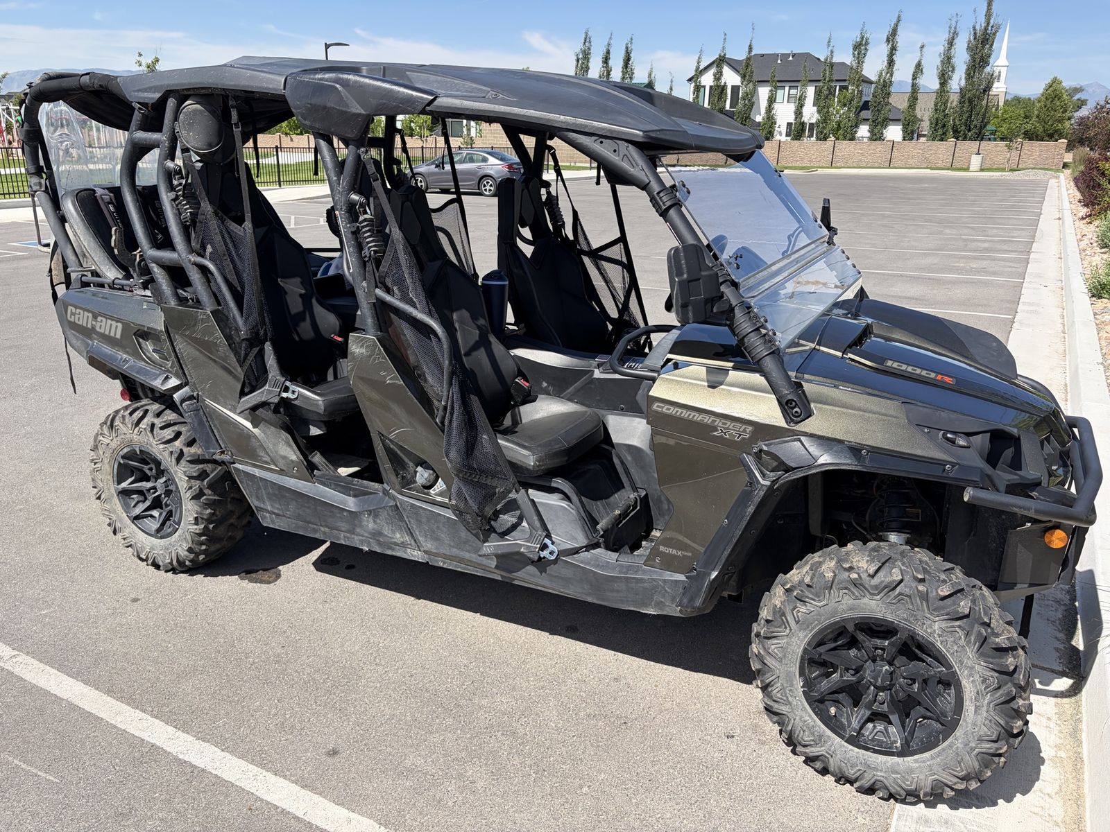 Can-Am Commander 1000XT 4-Seater UTV Side-by-Side - Excellent Condition, Ready for Adventure