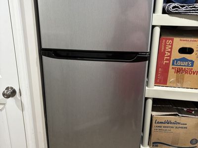 Galanz Apartment size Refrigerator 10 ft³
