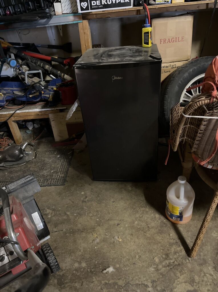 Midea Compact Fridge