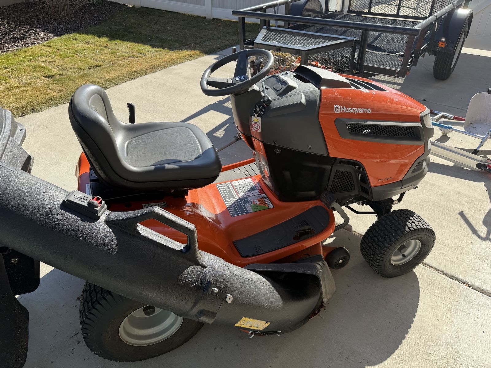 Husqvarna Riding Mower with bags! Model: YTH 18542