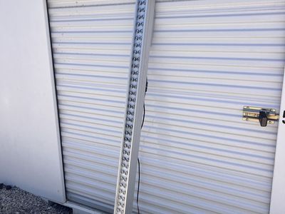 High-Power Red LED Light Bars – MeanWell Driver – Like New (if you’re willing to buy all of them I’ll go 20$ per unit)