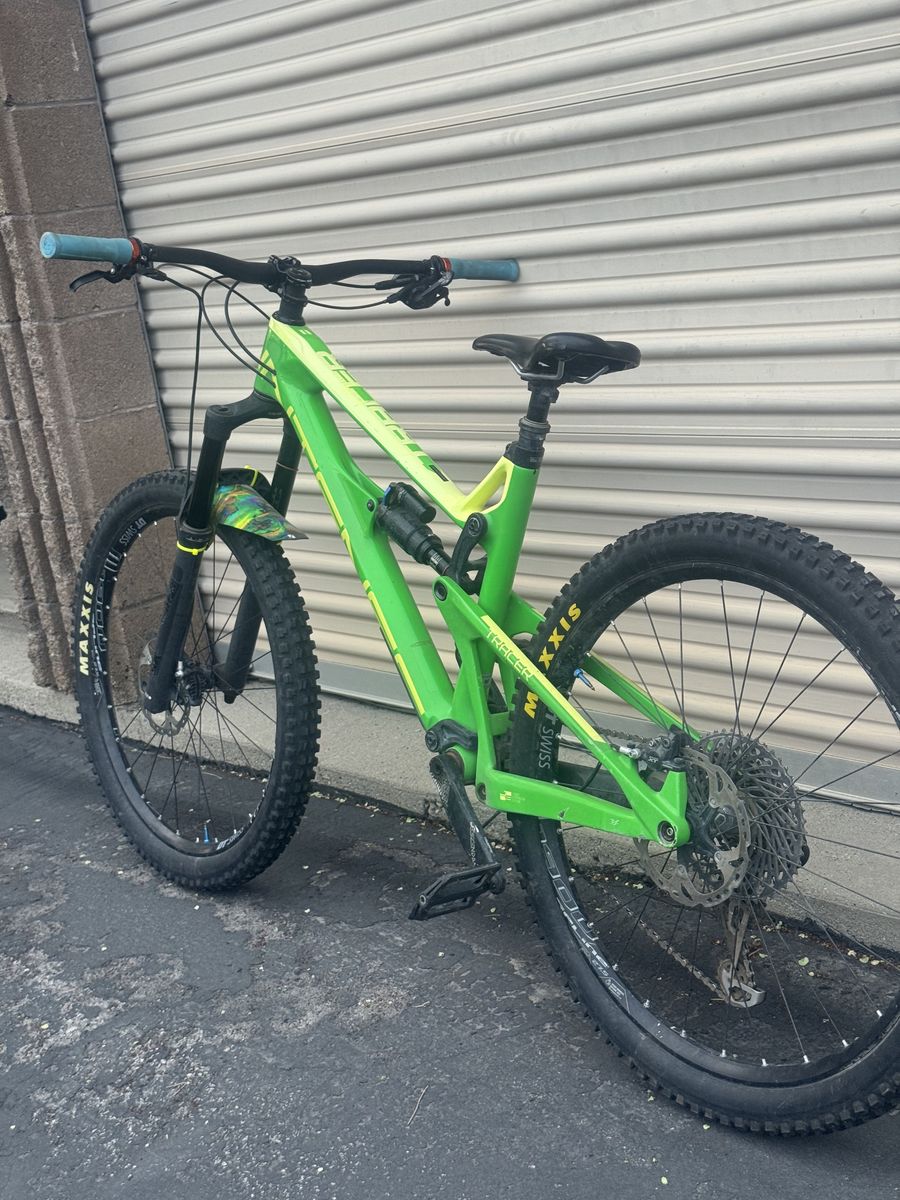 2019 Intense Tracer Size M