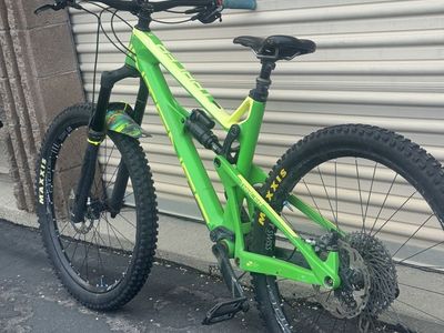 2019 Intense Tracer Size M