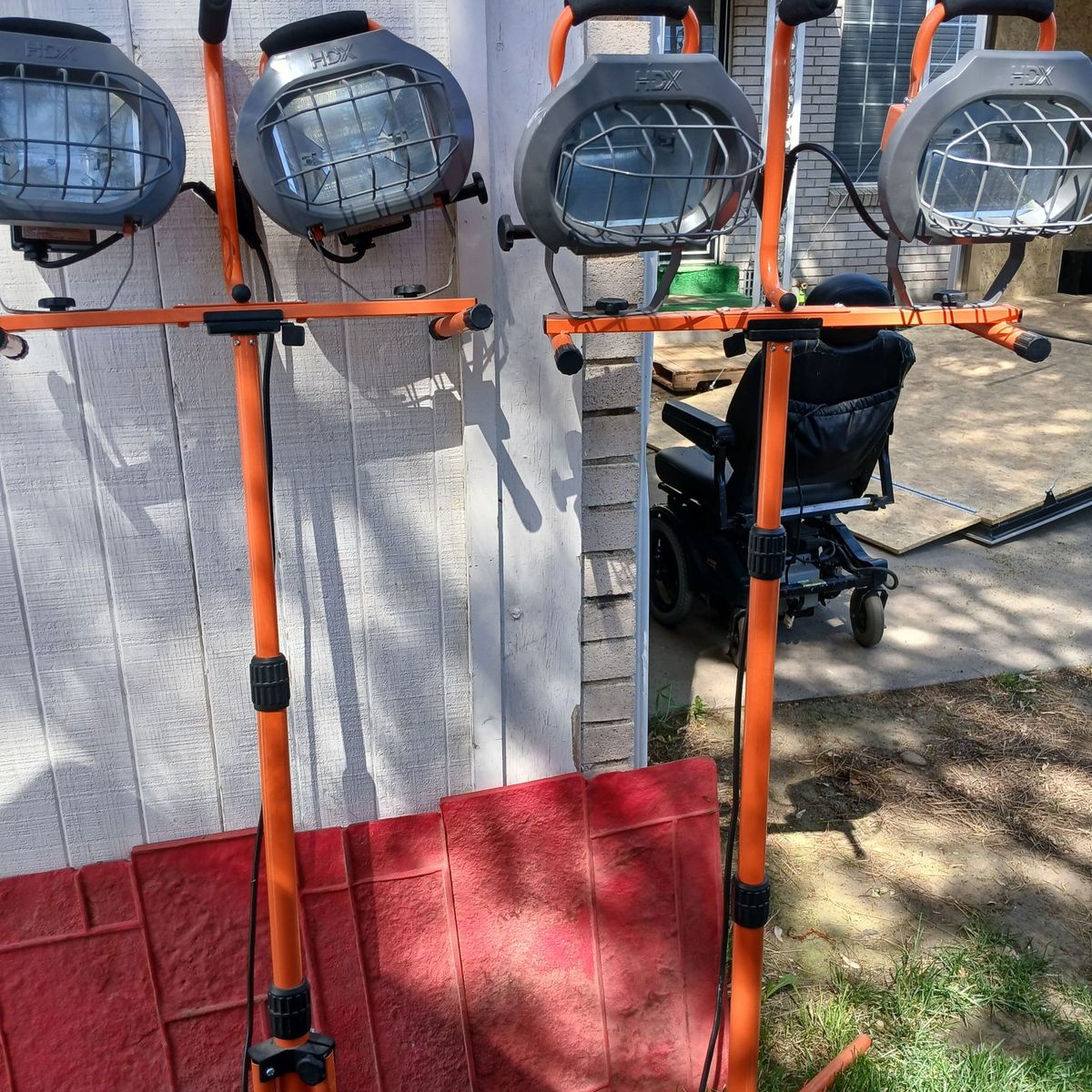 HDX shop light's