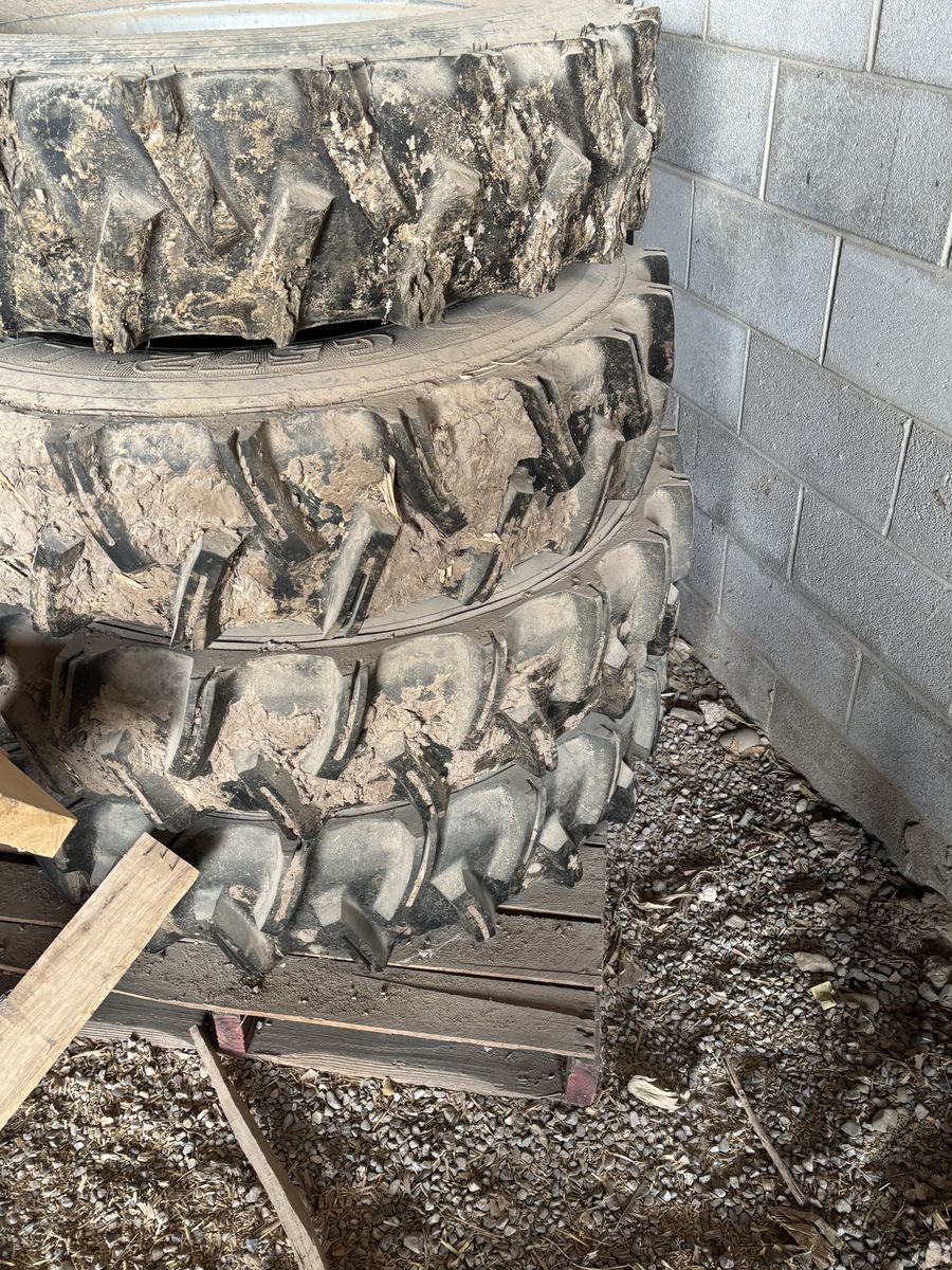 Pivot tires and Wheel