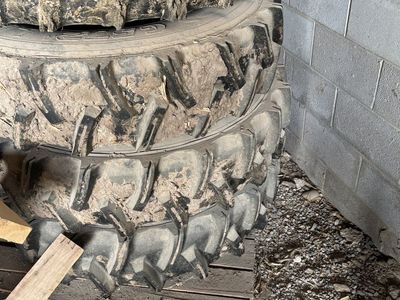 Pivot tires and Wheel