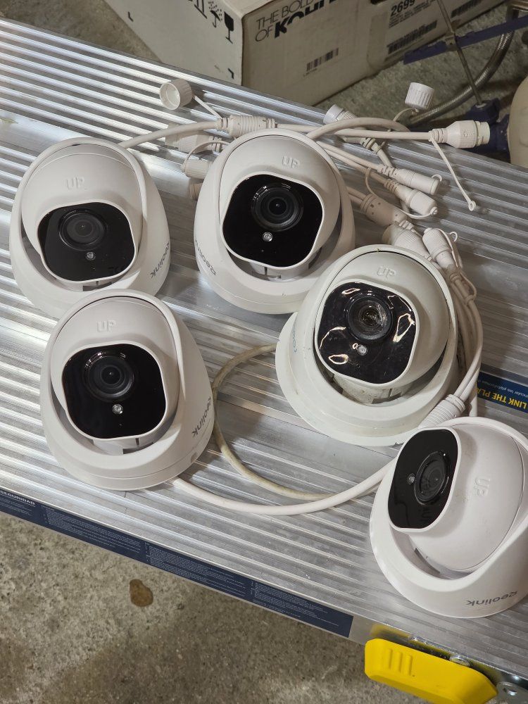 5 POE Reolink outdoor Cameras
