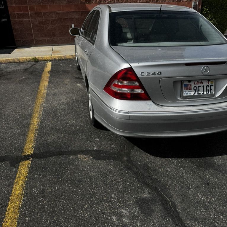Mercedes-Benz C240 Sedan