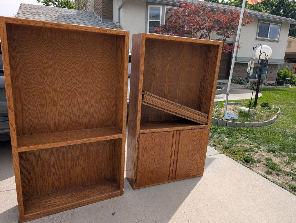 Oak book shelf with cabinet! Perfect for flipping!