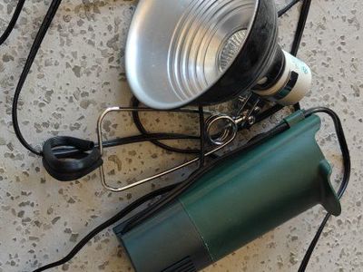 Clip-On Heat Lamp with Light Bulb and tank filter for Reptile Terrariums Aquariums