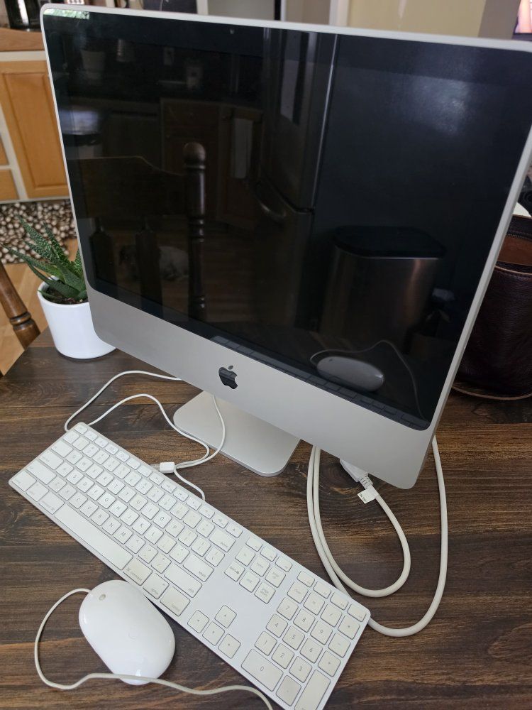 Apple iMac Desktop Computer with Wired Keyboard and Mouse