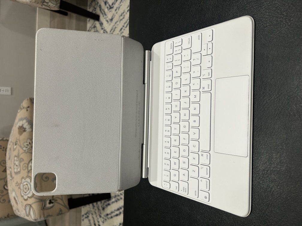 ipad 11 with keyboard