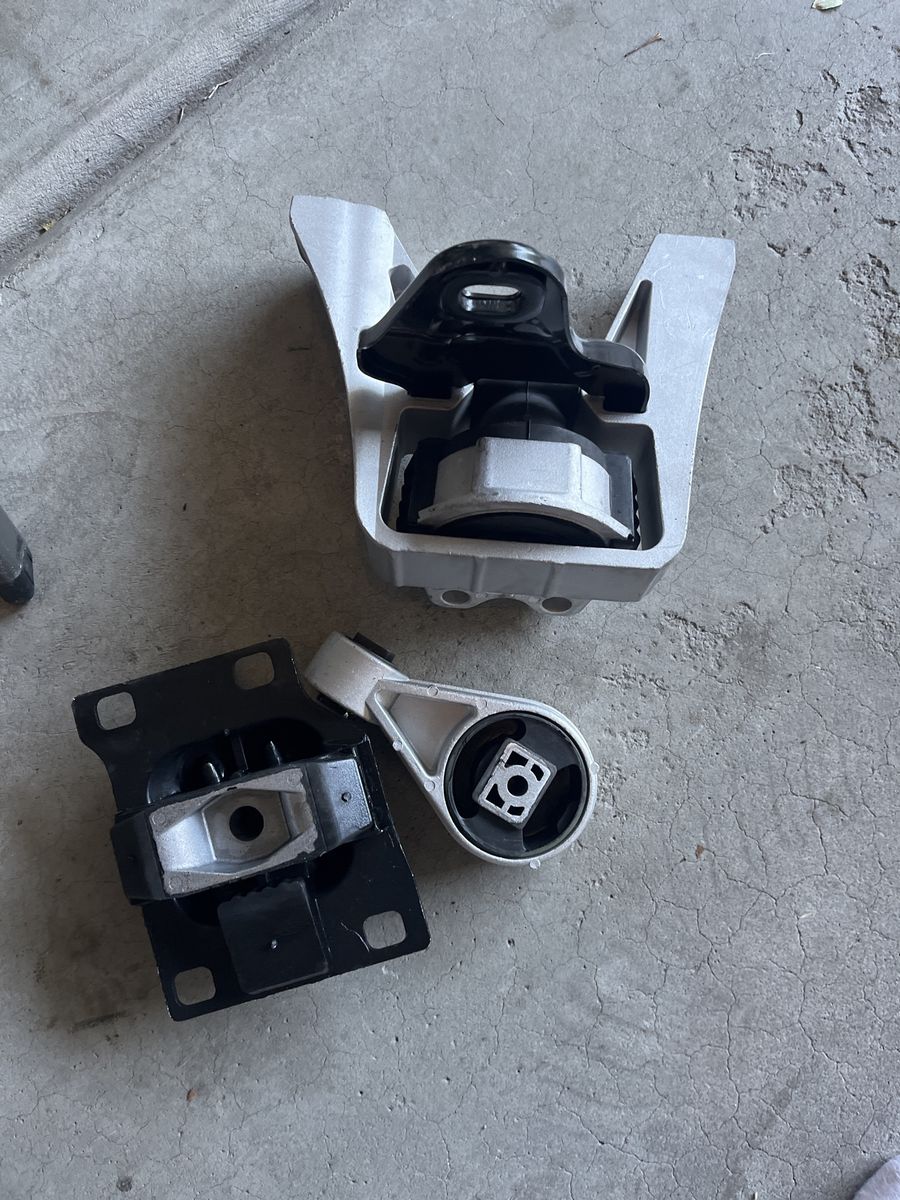 Unused Engine Motor Mounts - Set of 3 ford transit connect.