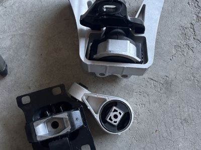 Unused Engine Motor Mounts - Set of 3 ford transit connect.