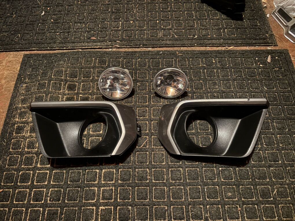 Fog Light Bulbs & Housing - 2015-2022 Colorado