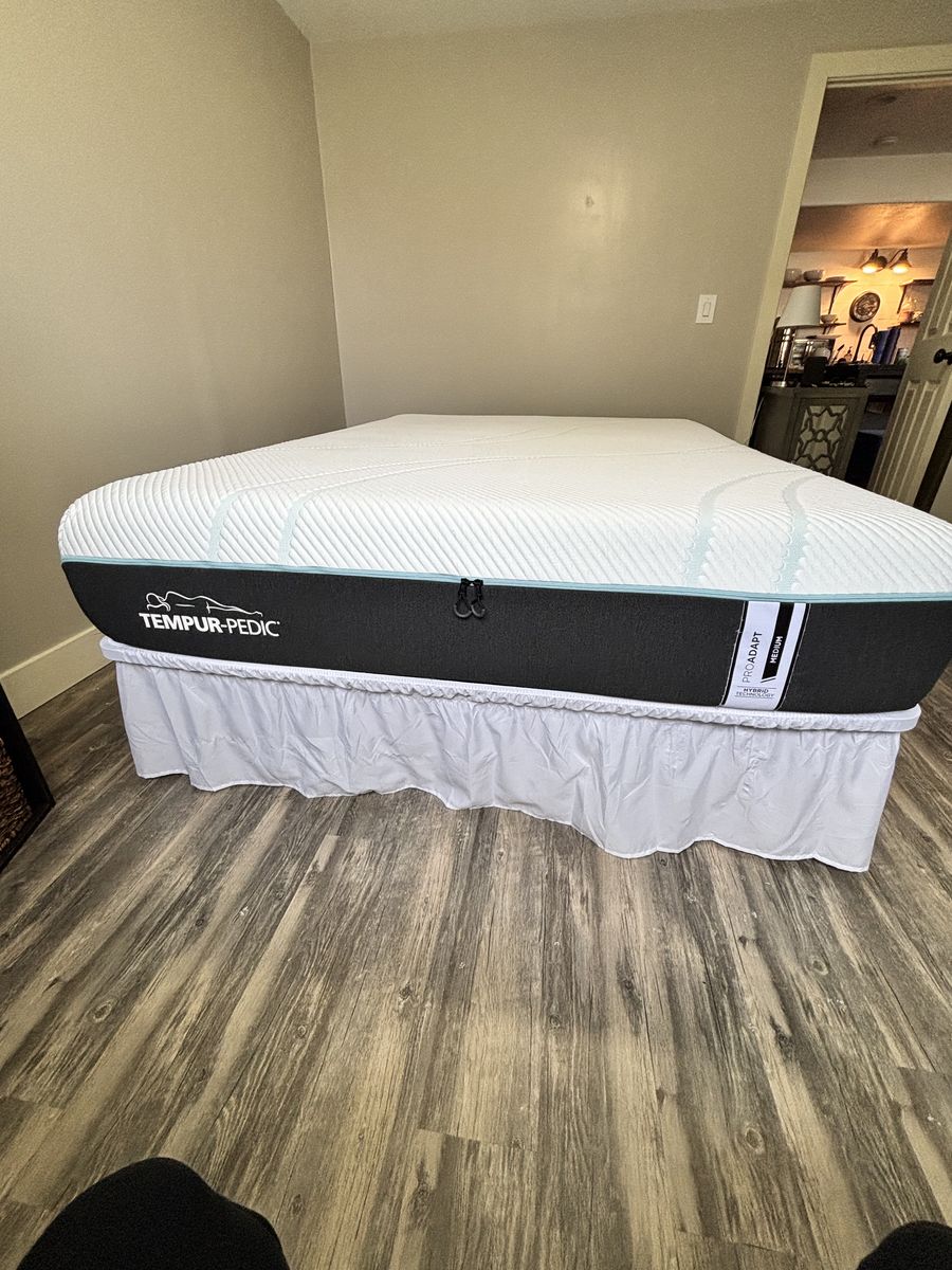  Tempur-Pedic ProAdapt Medium Hybrid Queen Mattress